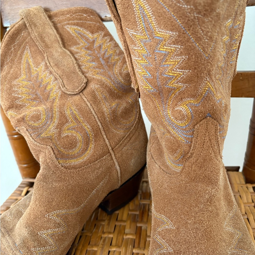 Tan Western Cowboy Boots - Picture 2 of 3